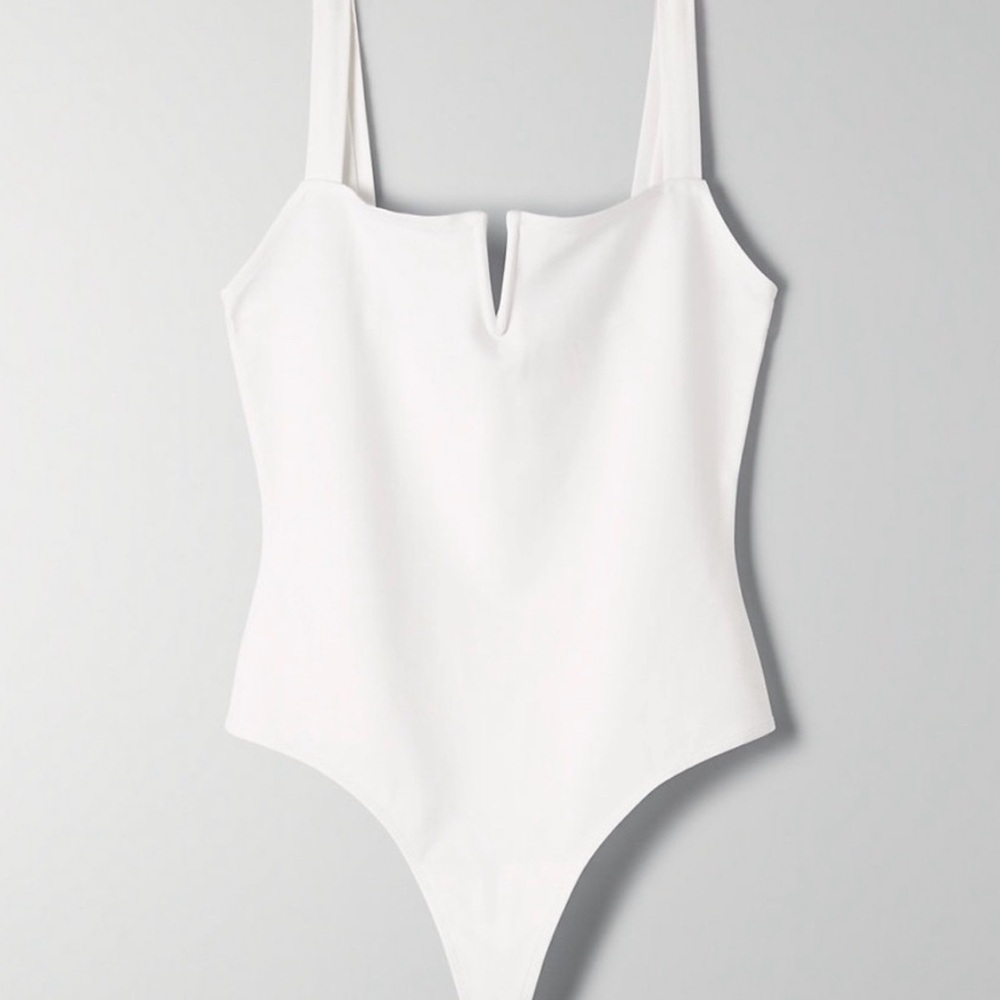 BNWT Aritzia ‘Notch’ Bodysuit size medium